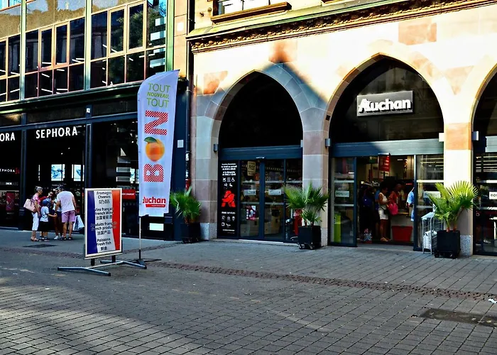 Quatre Chaises Apartment *