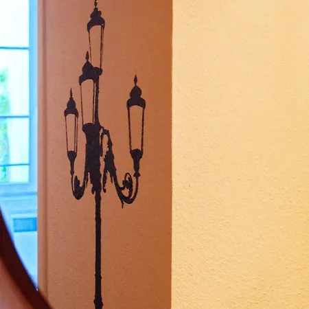 Quatre Chaises Apartment